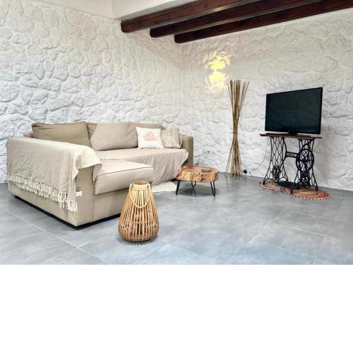 The Artist's Lodge, GcollectionGr