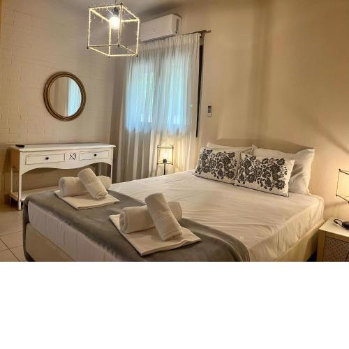 The Beach House - Apartments & Studios