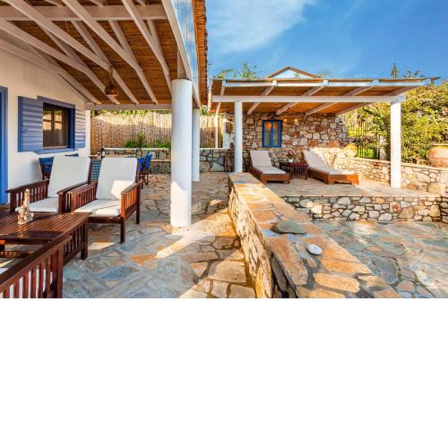 The Blue House Seaside Retreat - Fully equipped