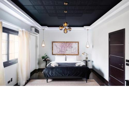 The Bold Parisian House - Steps From The Best Mall in Cairo