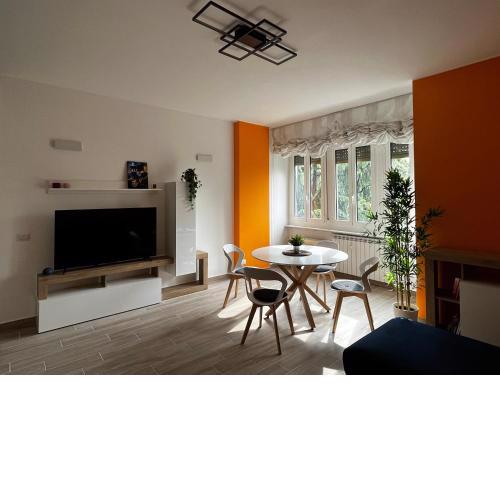 The Bright Place: wide and modern condo apartment in Milan