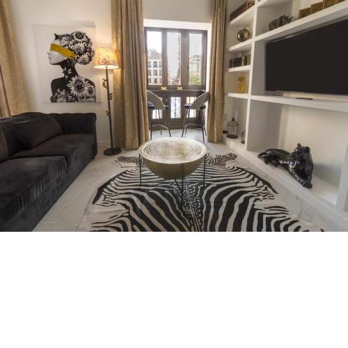 THE CLOCK HOUSE Luxury Urban Suites