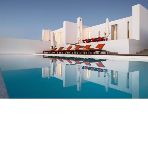 The Edge of Paros Beauty