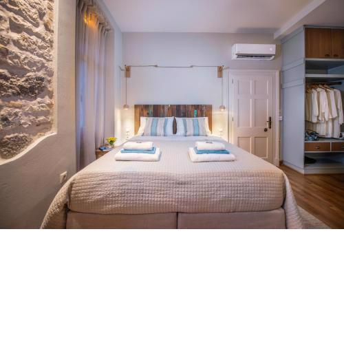 The "Fan" studio in the heart of Old Corfu Town