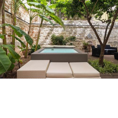 The Garden Boutique Apartment by DomuSicily