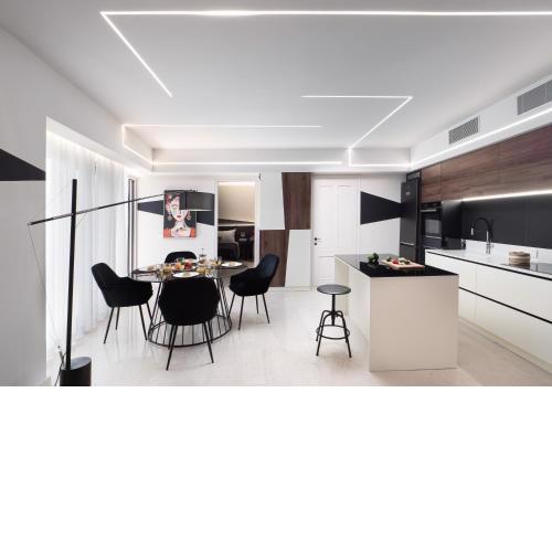 The H Experience - Stylish 2BD apt with balcony in Heraklion center