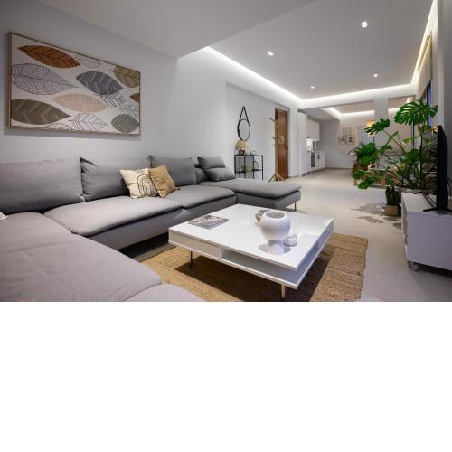 The H Experience - Urban 2BD Rooftop Athens Center