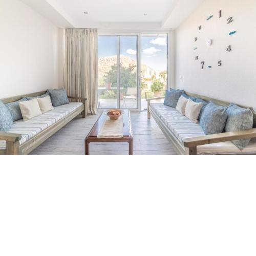 The Holiday House 2
