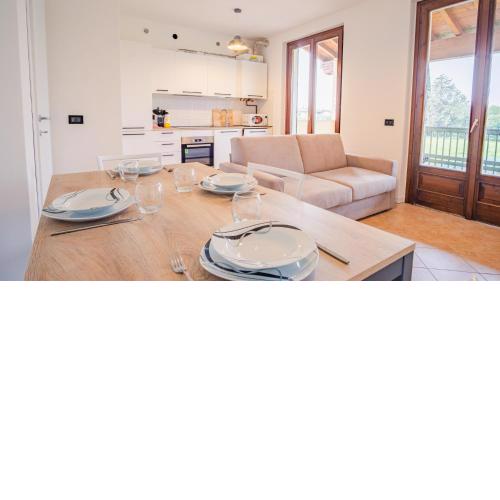 The House in the Vineyard - Italian Homing