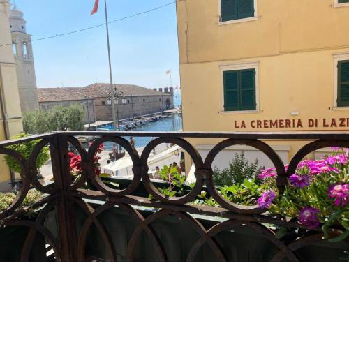 The Mansion of Countess Rizzardi on Garda Lake - Royal Welcome