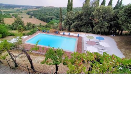 The mill house two bedroom apartment with garden and shared pool