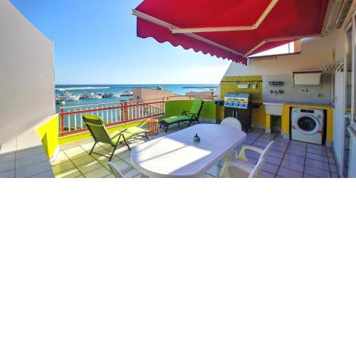 The most secluded terrace at the port