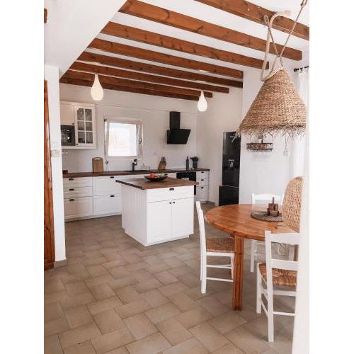 The Mykonos House - Spacious Boho Garden 2bd Villa Near Center