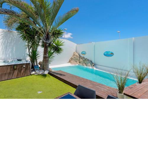 THE PALM TREE HOLIDAY HOME - by MEDANO4YOU