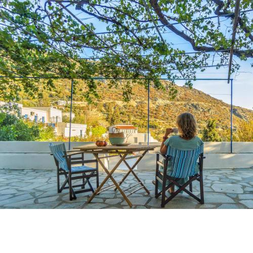 The Pomegranate House, 5 mins to Batsi Bay