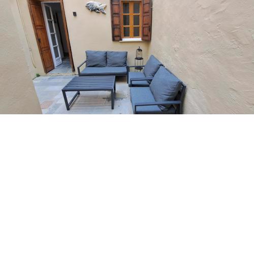 The Retreat in the heart of Old Town Rhodes