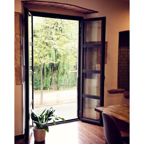 THE RIVERSIDE LODGE Peaceful and spacious apartment with views