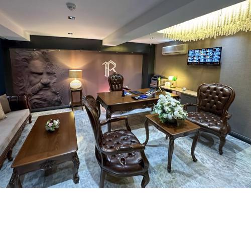 THE ROYALS HOTEL
