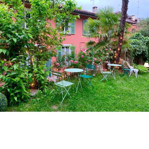 THE SECRET GARDEN ARONA VILLA in Piazza del Popolo 16 Historical Center