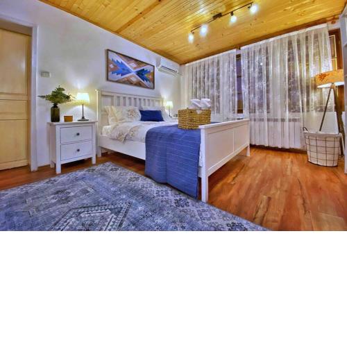 The Secret Lodge- NEW with private GARAGE, entire house