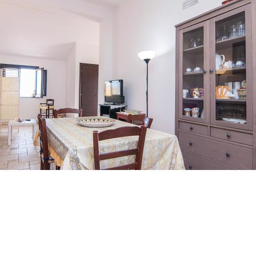 The small villa is located in Lido di Noto and it