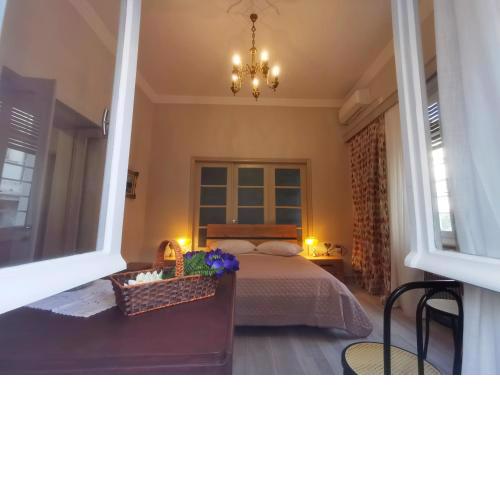 The Traditional Athenian house for 6, near metro