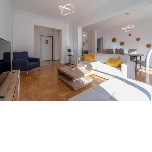 The Urban King Apartment