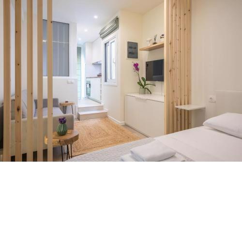 The Urban Loft 2 - Athens Unique Oasis