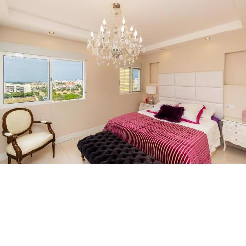 The White Apartment: Luxury, Beach and Design