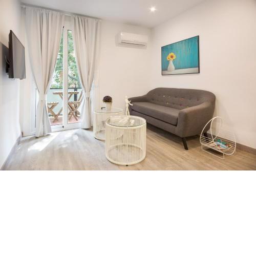 The White Flats Les Corts