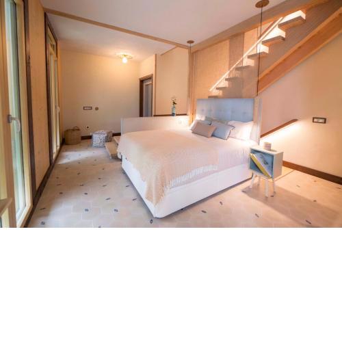 The Wooden House VV