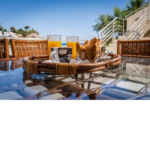 Theaktis Homes