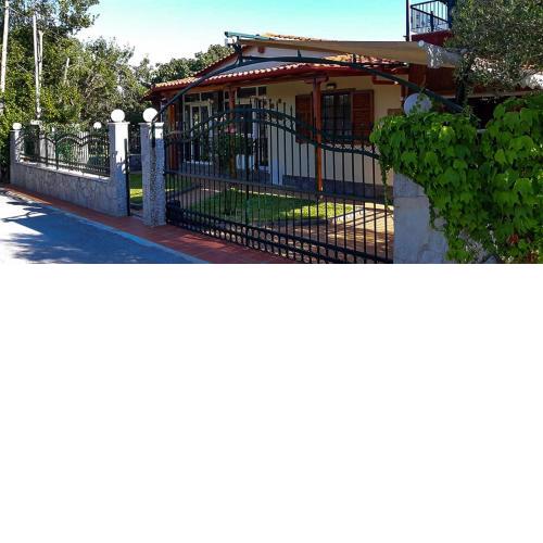 THEOHARIS SUMMERHOUSE