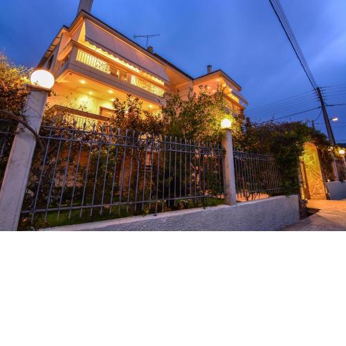 Theoni's Apartments