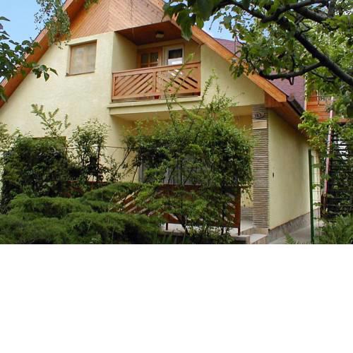 Three-Bedroom Apartment Balatonlelle near Lake