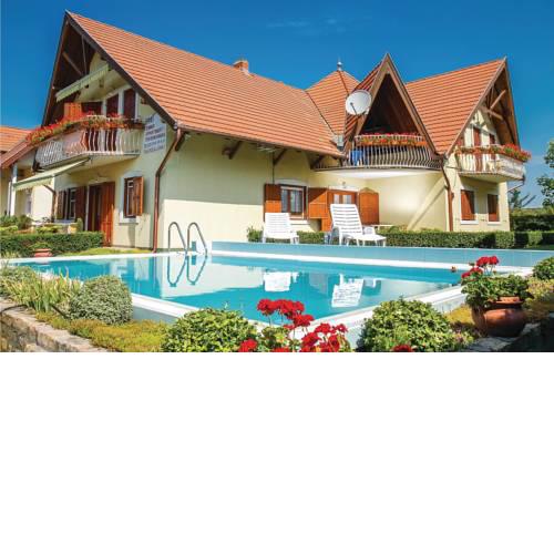 Three-Bedroom Apartment in Balatonmariafurdo