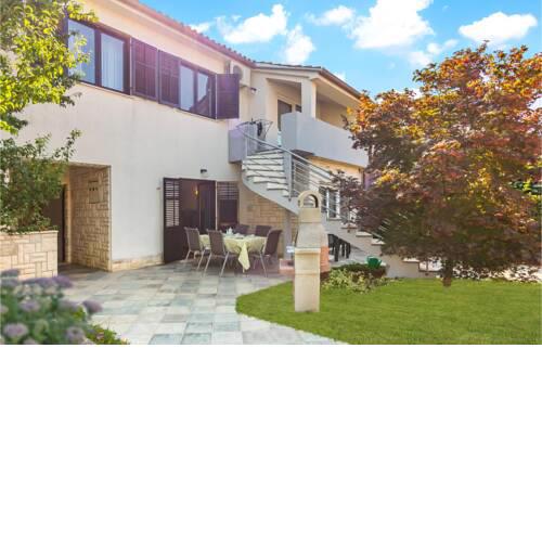 Three-Bedroom Apartment in Banjole