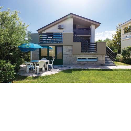 Three-Bedroom Apartment in Bibinje