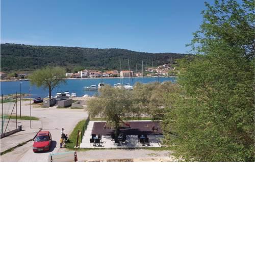 Three-Bedroom Apartment in Bilice