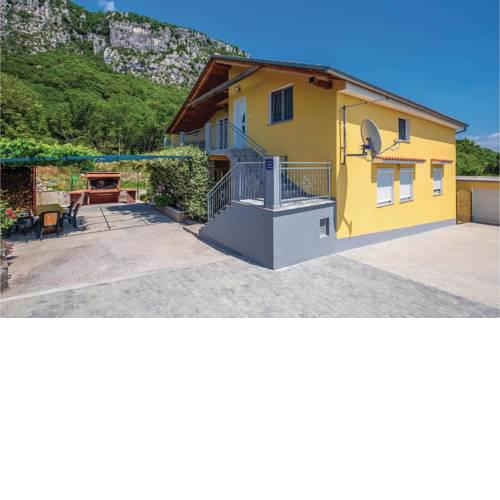 Three-Bedroom Apartment in Bribir
