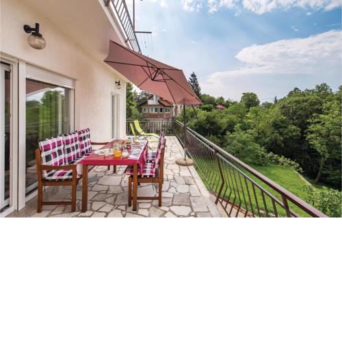 Three-Bedroom Apartment in Jurdani