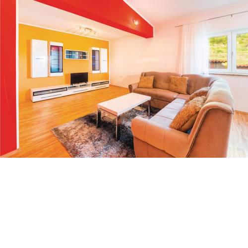 Three-Bedroom Apartment in Labin