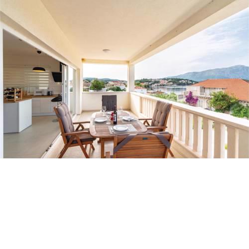 Three-Bedroom Apartment in Lumbarda