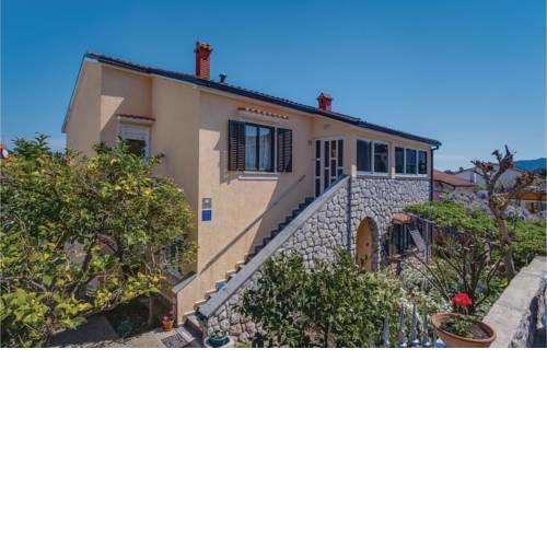 Three-Bedroom Apartment in Mali Losinj