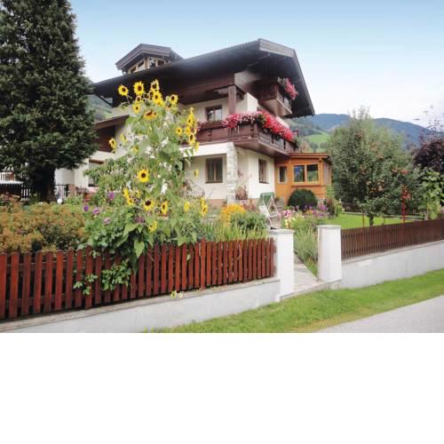 Three-Bedroom Apartment in Piesendorf