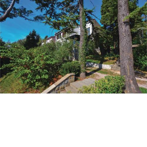 Three-Bedroom Apartment in Piran