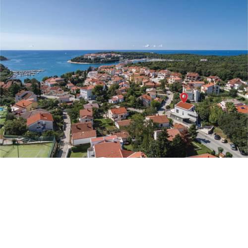 Three-Bedroom Apartment in Pjescana Uvala