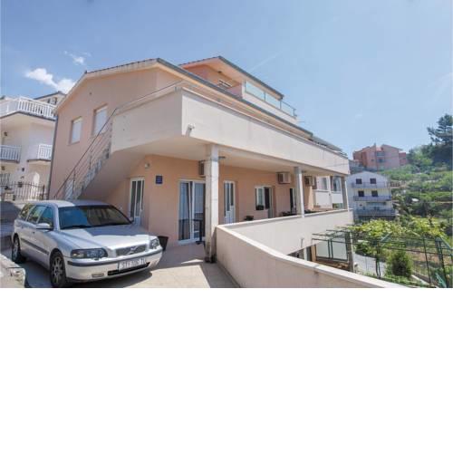 Three-Bedroom Apartment in Podstrana
