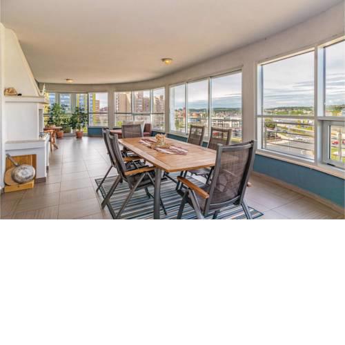 Three-Bedroom Apartment in Pula
