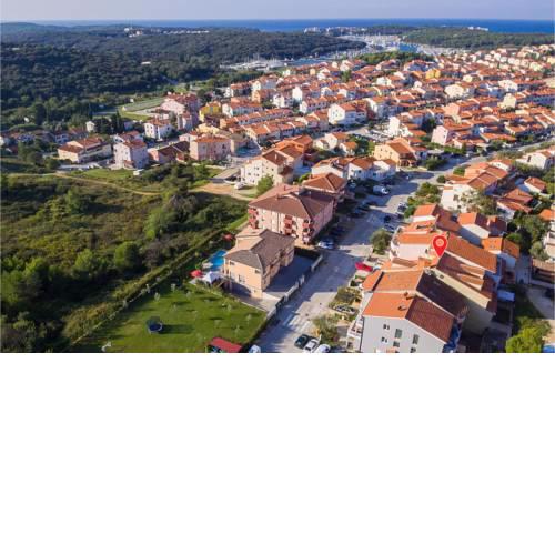 Three-Bedroom Apartment in Pula